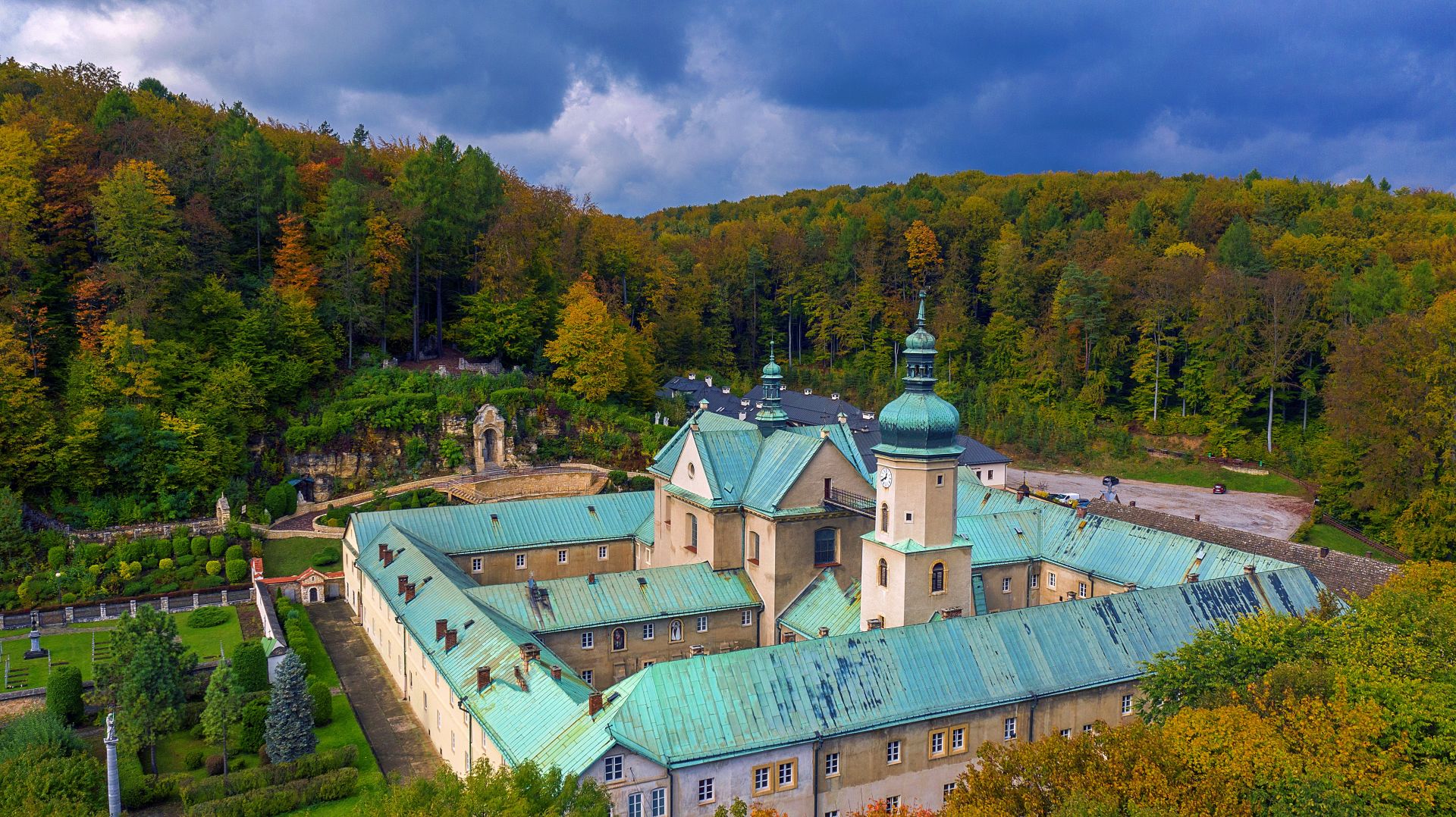 Klasztor jesień
